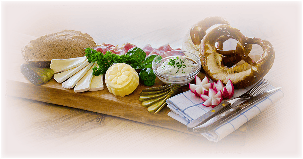 Brotzeit Brett mit geformter Butter